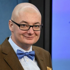 Польский сенатор возвращает Украине награды