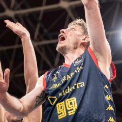Pustovyi sets record in Spain