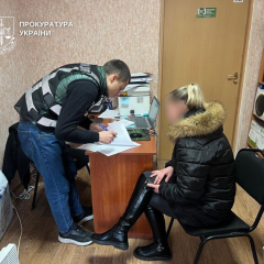 Мать пытает 9-летнего сына в Киеве