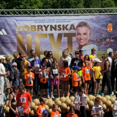 Наталія Добринська та понад 100 дітей
