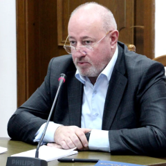 Chumak opens business with his wife