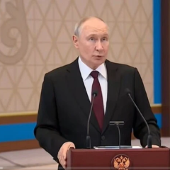 Putin looks surprised at the press conference