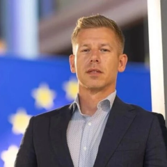 New Hungarian prime minister calls Putin