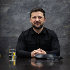 Zelensky presents Patriot missile in USA