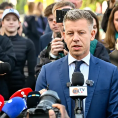 Viktor Orban and Janos Madyar congratulating each other
