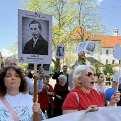 Портрет Бандеры на украинском параде