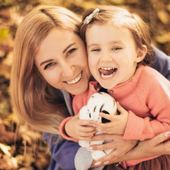 Доньку Тоні Матвієнко на шкільному подвір'ї