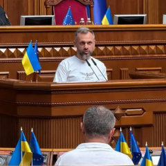Андрей Левус принимает присягу депутата