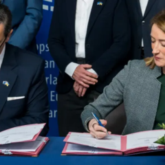 Европарламент утверждает кредит для Украины