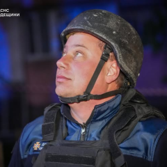 Рятувальники ліквідують наслідки вогню та розбирають завали