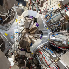 Detector for mapping atomic nuclei