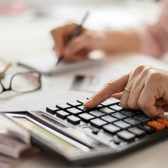 Українські пенсіонери очікують на 10 000 гривень