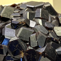 Unique mineral from Mars