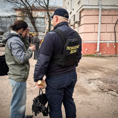 В результате ракетного удара по Чернигову пострадали 23 человека, среди них четверо детей, пожарные потушили возгорания