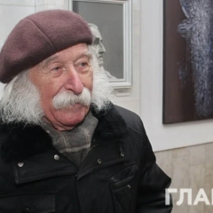 Логотип благотворительного фонда на фоне музея Марчука