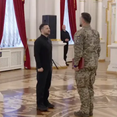 Зеленський вручає державні нагороди військовим