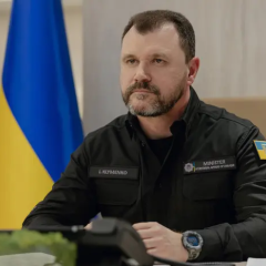 Зеленский награждает Клименко орденом