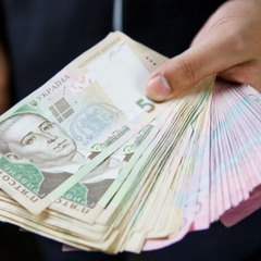 Изображение и странные банкноты 200 и 500 гривен