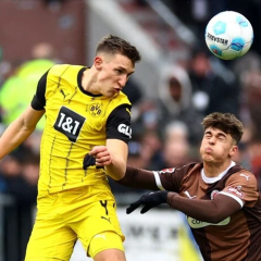 Player on the photo. Borussia Schlotterbeck