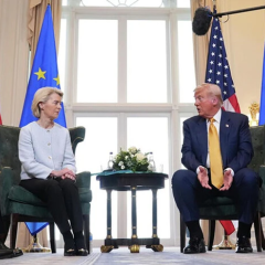 Логотипы ЕС и США на фоне соглашения