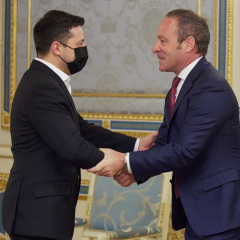 Опитування населення у мобільних додатках Apple.