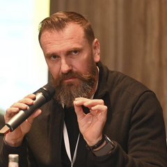 Студенти на військовій підготовці на полігоні