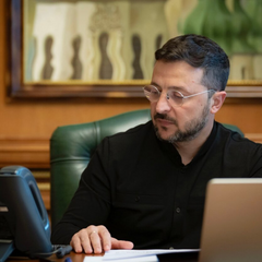 Зеленський промовляє на конференції