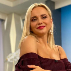 Лілія Ребрик у сорочці з впевненою зачіскою