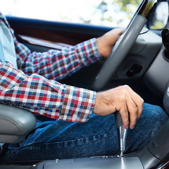 Водії показують дорогу допомоги аварії