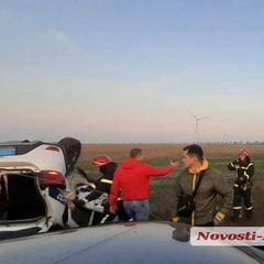 Авто поліції на зустрічній смузі