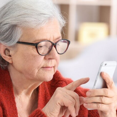 Пенсіонери отримують поради від мобільних операторів