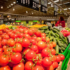 Свіжі овочі на ринку у вересні