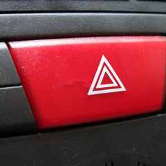 Водитель с аварийкой получает штраф