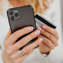 Українці розраховуються з-за кордону: платіжні системи