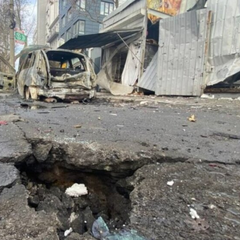 Артилерійський удар по Херсону з постраждалими