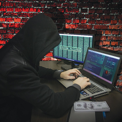 Банда обікрала українців