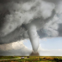 Зображення зруйнованого будинку після стихійного лиха