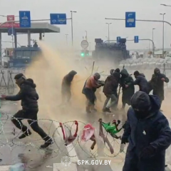 Польша применила водометы против мигрантов