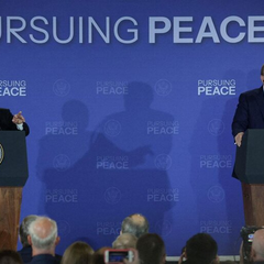 Putin and Trump are speaking at the table