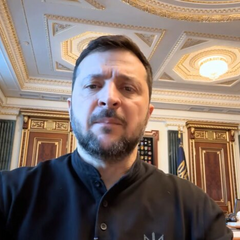 Зеленский выступает на пресс-конференции