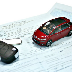 Страховий поліс в автомобілі