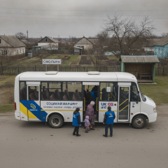 Автобус, що сполучає чотири села