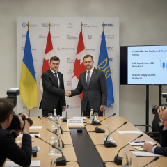 Флаги Канады и Украины вместе