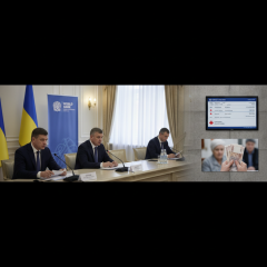 Фото українського прапору з грошима
