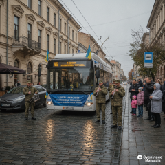 Троллейбус с военным оркестром в Николаеве