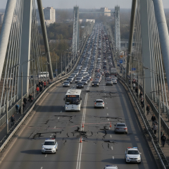Повреждение Вантового моста в Запорожье после российской атаки вызвало временное ограничение движения через Днепр