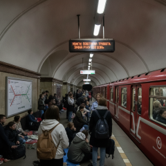Метро в Києві під час повітряної тривоги