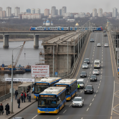 Рух транспорту на Південному мосту