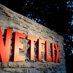 Логотип Netflix на українській мові