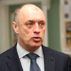 Мер Полтави у масі сперечається